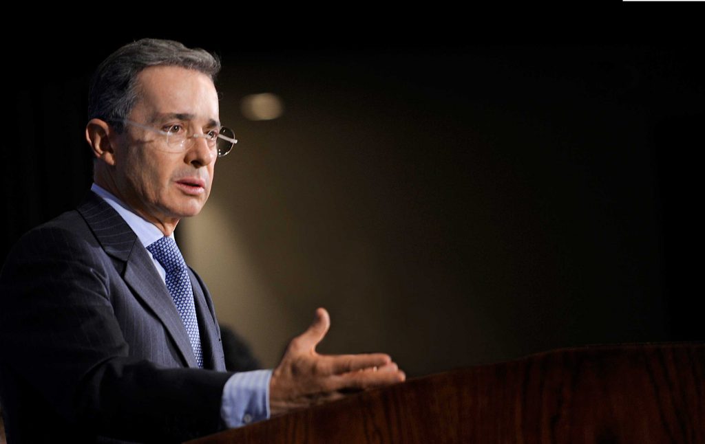 Expresidente Álvaro Uribe renuncia al Senado tras ser llamado a indagatoria