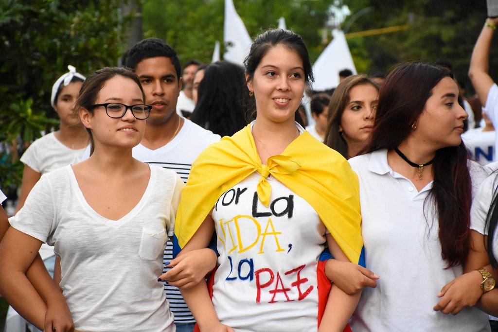 Universitarios marcharon nuevamente por la paz y las víctimas