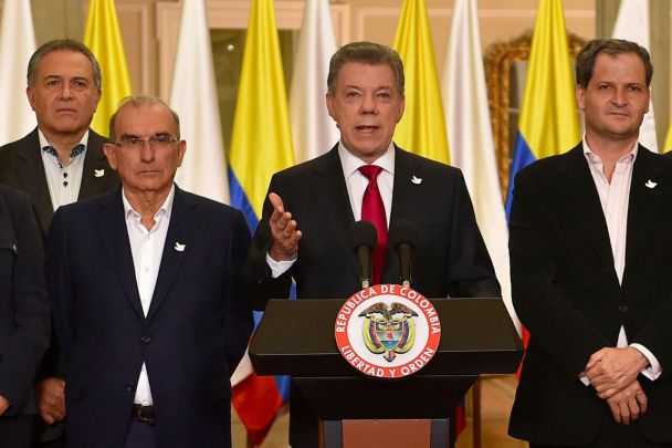 Santos ratifica a De la Calle y lo nombra en equipo negociador con oposición