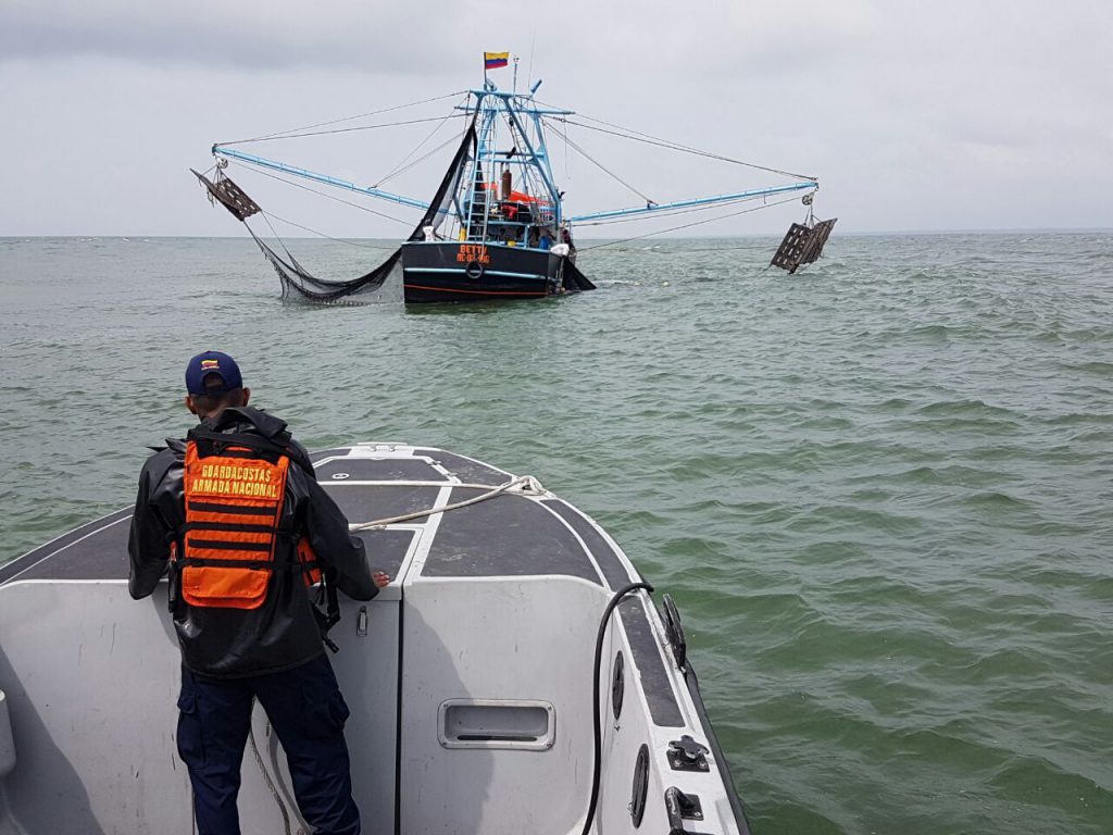 Localizan embarcación realizando faena de pesca ilegal  en el pacífico vallecaucano