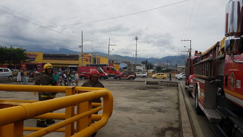 Controlan incendio en el barrio Belalcázar en el sur de Cali