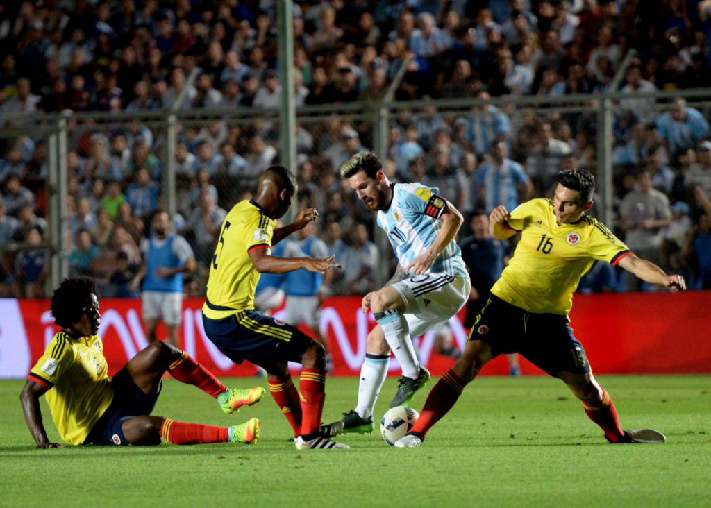 Messi salva a Argentina con gol y dos 'pasegol' que condenan a Colombia