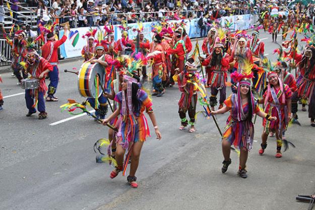 Viva la fantasía del Carnaval del Cali Viejo
