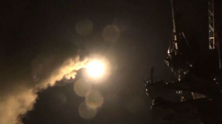 Estados Unidos responde con nutrido bombardeo luego de ataque químico de Siria
