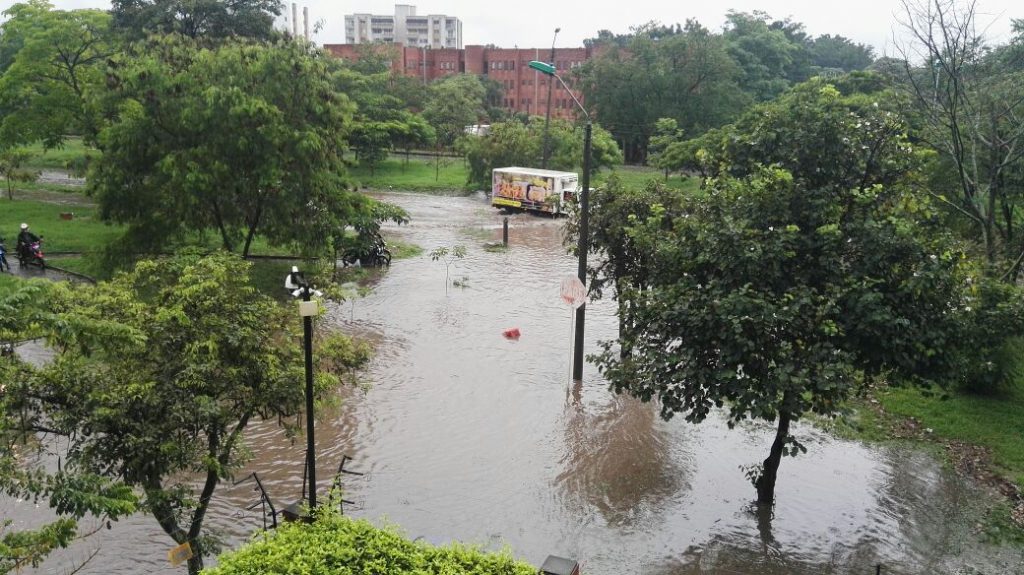 Lluvias de este miércoles ocasionaron inundaciones en vías y colapso en movilidad