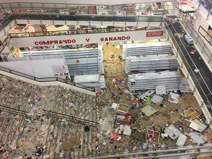 Jornada violenta en Buenaventura deja saqueos y destrozos en supermercados