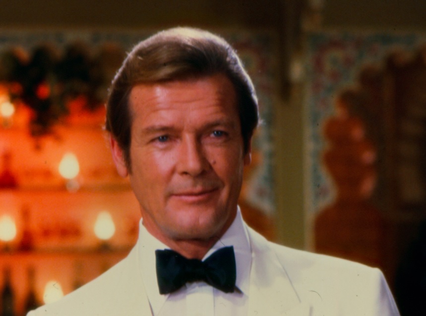 Adiós al elegante Roger Moore, el James Bond más carismático