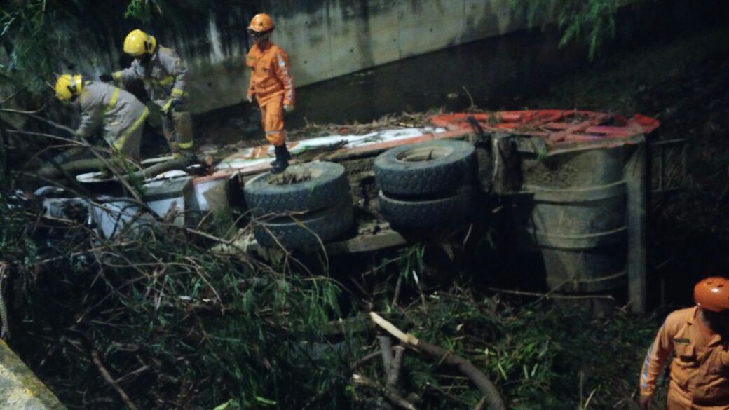 Aparatoso accidente de camión recolector de basuras dejó siete heridos en Yumbo