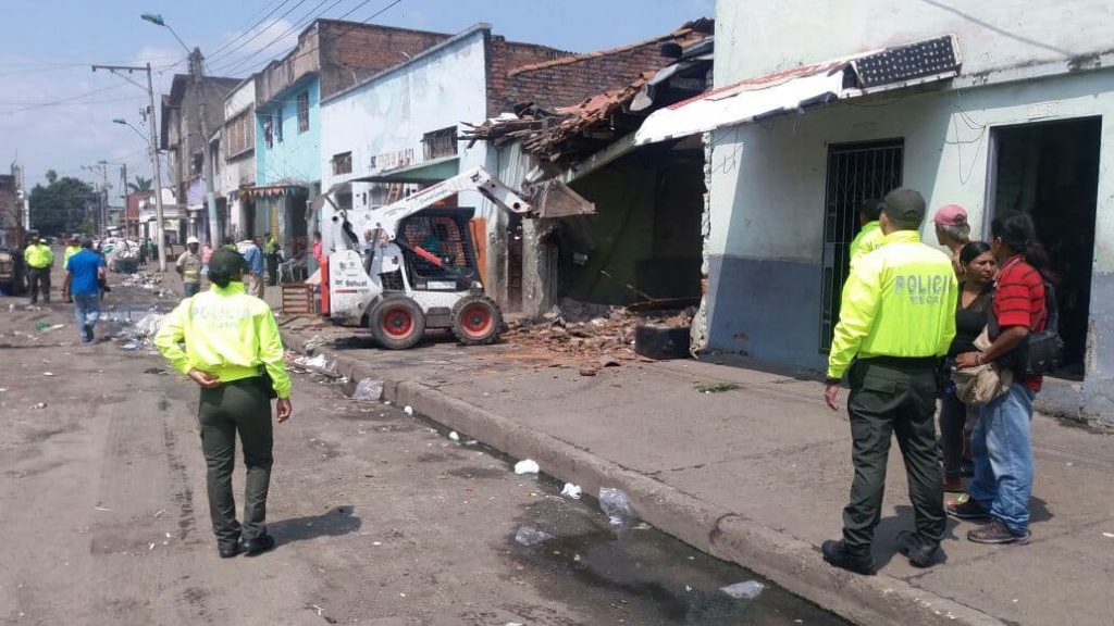 Policía derriba tres inmuebles utilizados para microtráfico en barrio El Calvario