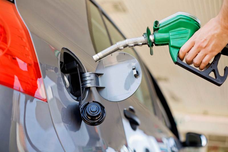 Gasolina en Colombia sigue en alza, desde este viernes caleños pagarán más por galón