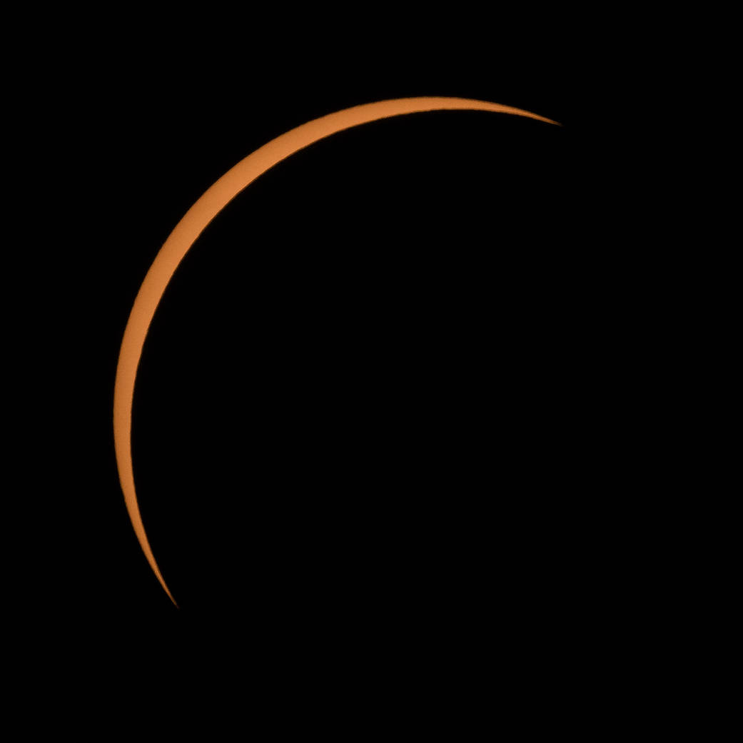 Las impactantes imágenes que la NASA compartió del eclipse total de sol de este lunes