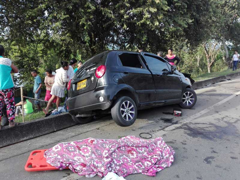 Grave accidente de tránsito dejó dos muertos y dos heridos en Riofrío, Valle
