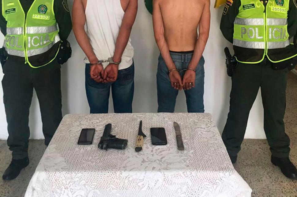 Hombres que robaron a taxista con arma de juguete fueron detenidos por la policía