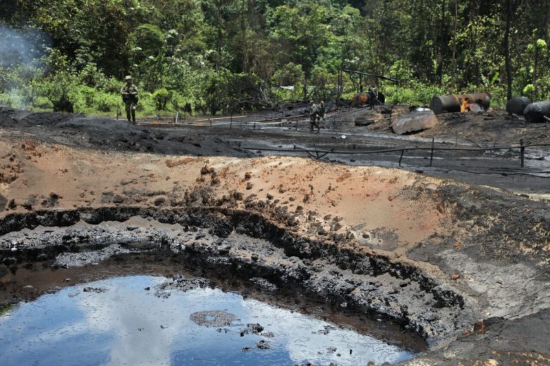 Destruyen dos refinerías ilegales donde se almacenaba petróleo robado en Tumaco