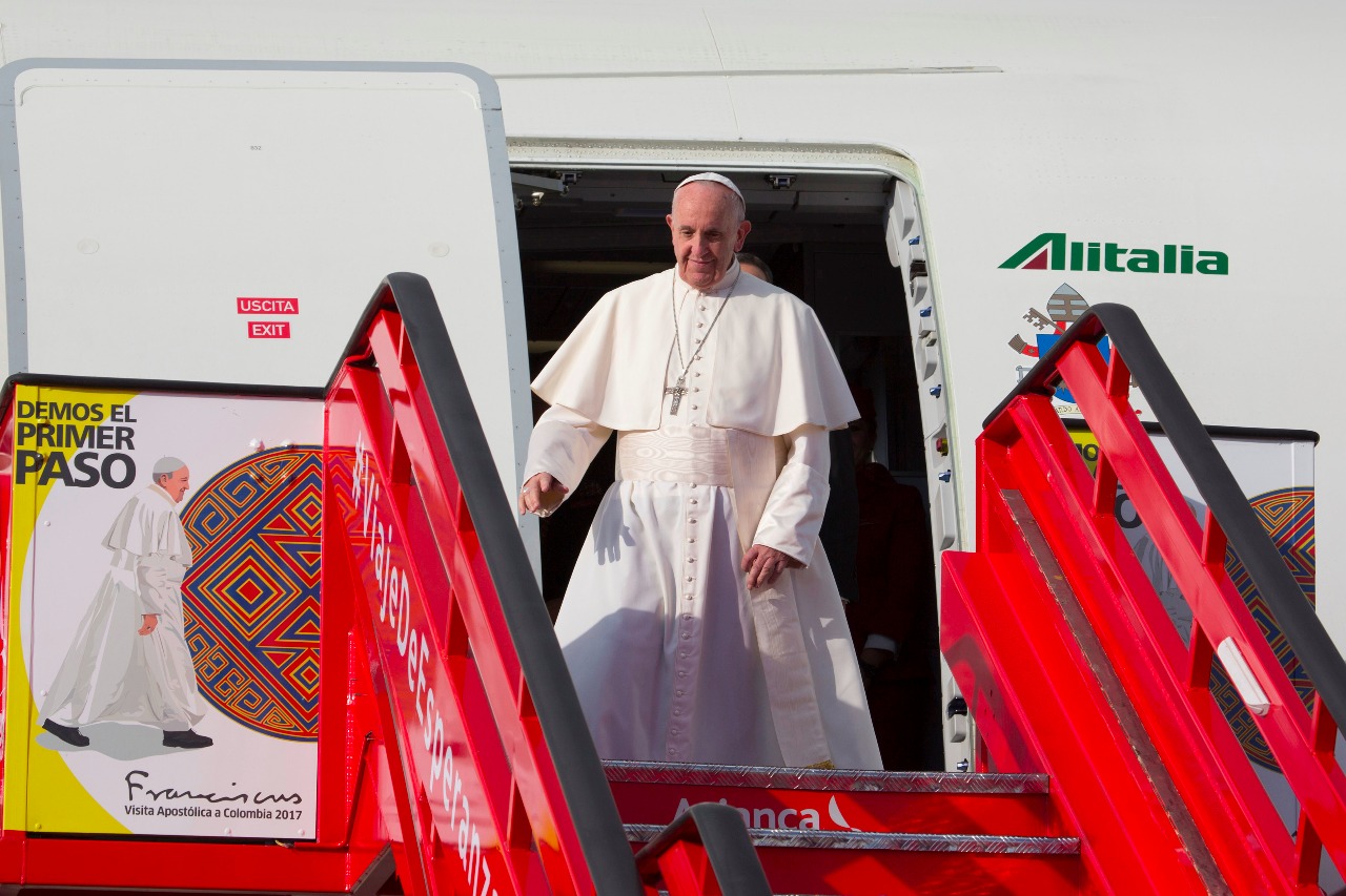 Primeras imágenes del papa Francisco tras su llegada a Colombia