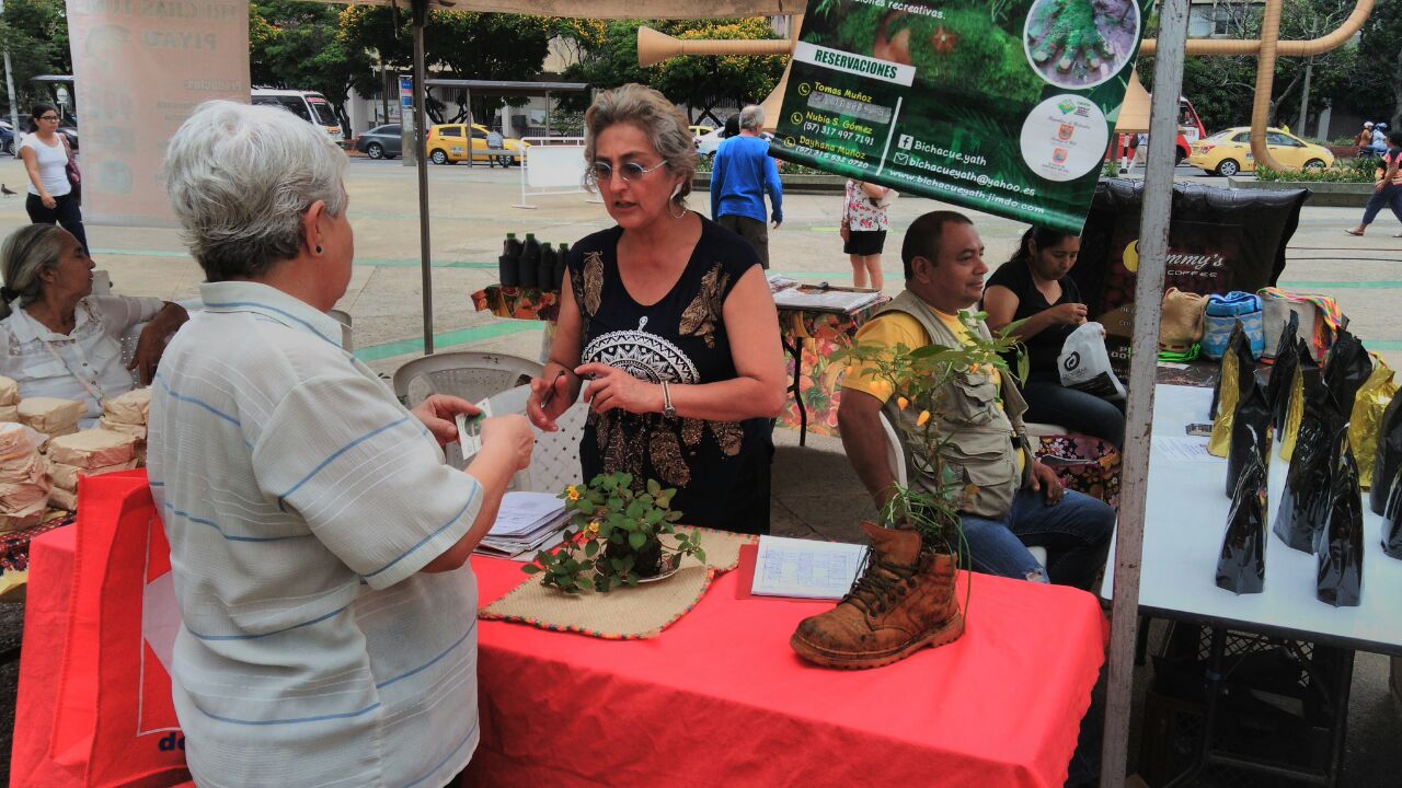 En imágenes: el Mercado Agroecológico en la plazoleta Jairo Varela