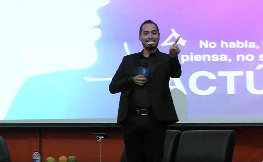 'El Pollo' Díaz aplicó su 'Antivirus Cerebral' en la UAO dirigido a emprendedores
