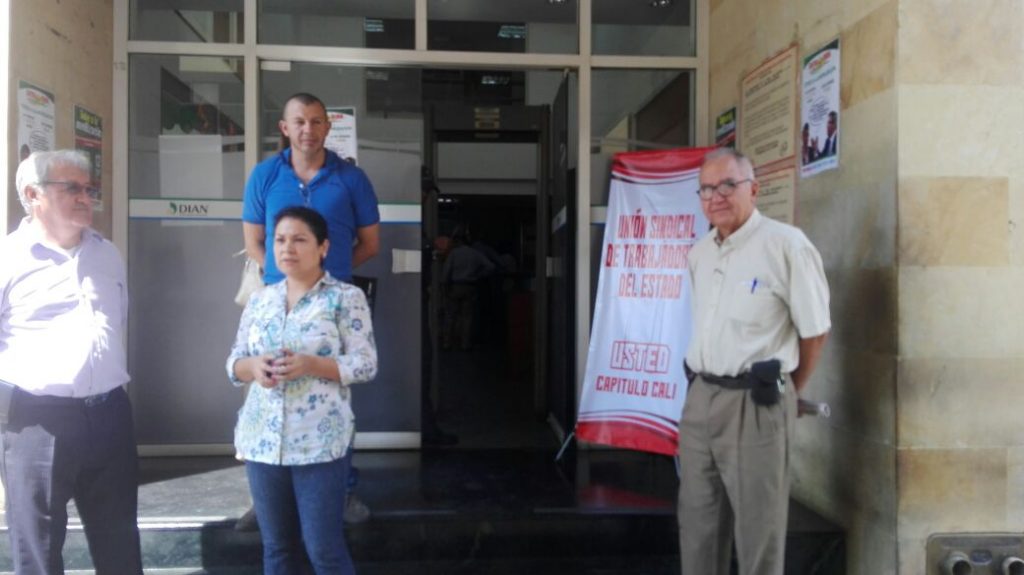 Trabajadores de la DIAN entraron en paro indefinido hasta que el gobierno les cumpla