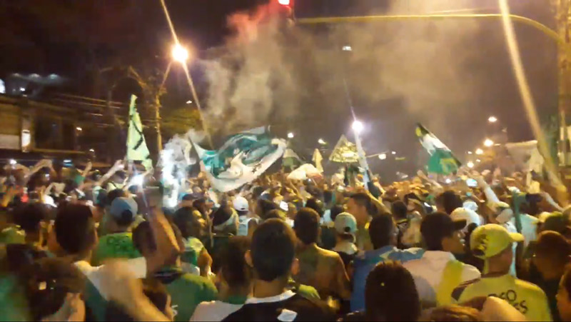 Video: Deportivo Cali cumple 105 años, hinchas celebraron con cantos y pólvora
