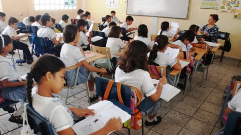 Padres de familia del colegio La Esperanza denuncian problemas en el arranque de clases