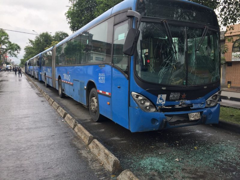 Accidente múltiple entre buses del Mío deja 30 personas lesionadas