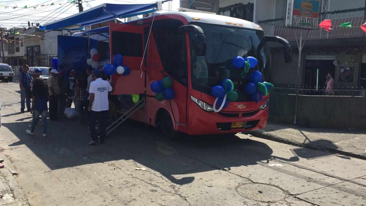 Secretaría de bienestar social entregó bus que servirá para atender a los habitantes de calle de Cali