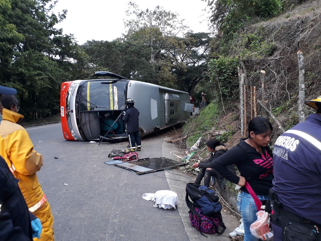Una persona muerta y varias heridas dejó accidente de bus que cubría la ruta Cali- Pasto