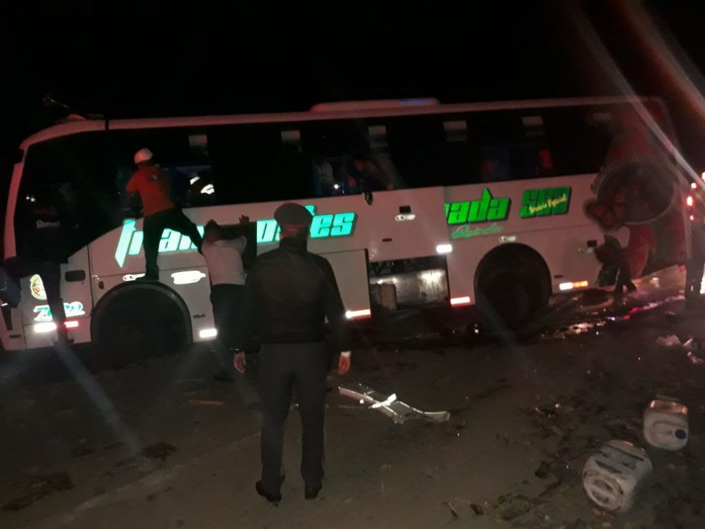 Accidente entre bus y tren cañero en el Valle deja al menos 35 venezolanos lesionados