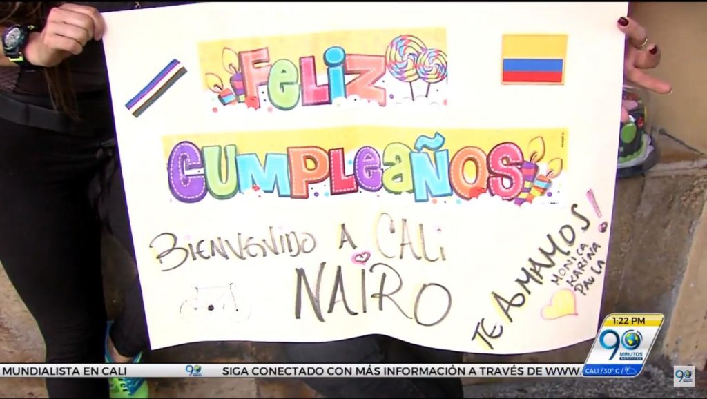 LLegó Nairo Quintana a Cali y sus fans lo esperaron con una sorpresa de cumpleaños
