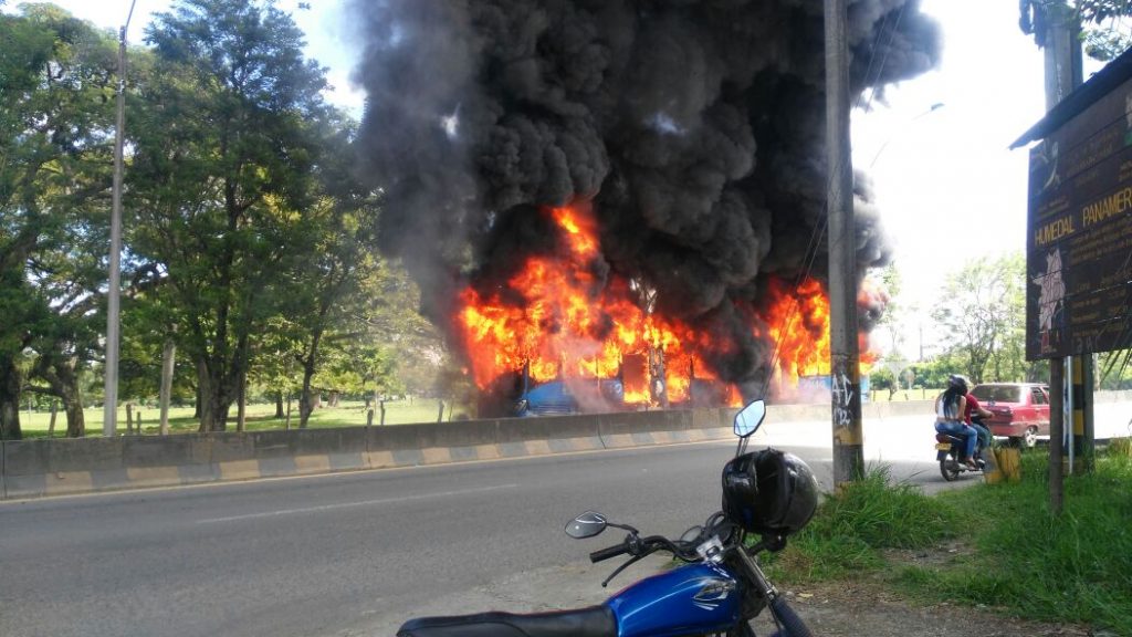 Incendio del bus del Mío en la vía Cali- Jamundí no dejó personas lesionadas
