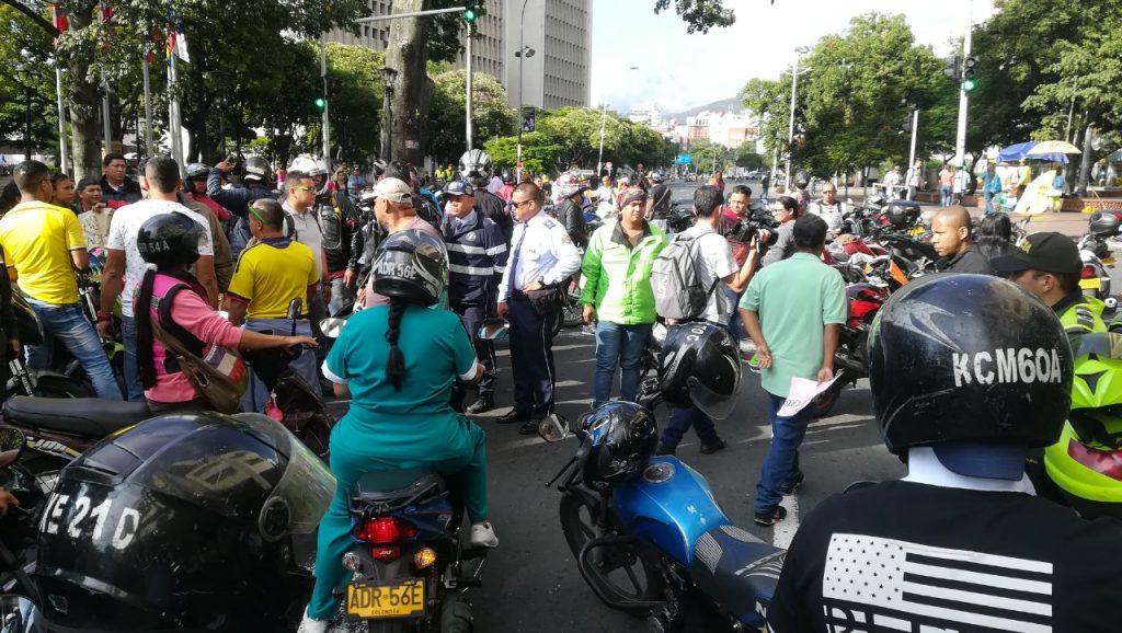 Siguen protestas de motociclistas en Cali por dificultades en adquisición del Soat