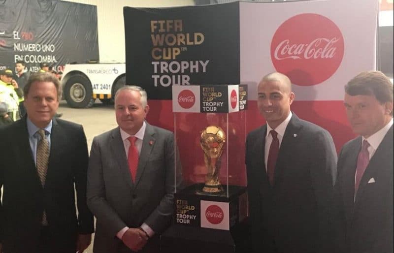 Con Trezeguet, la Copa del Mundo llegó a Colombia y será exhibida en Bogotá