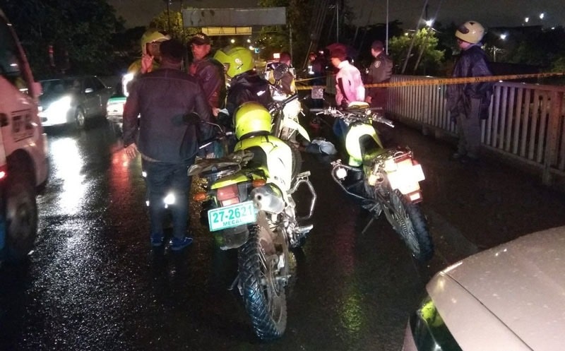Asesinan a hombre que se movilizaba en una motocicleta en el puente de Juanchito