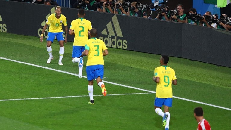 Brasil venció a Serbia, lo eliminó y clasificó primero del Grupo E