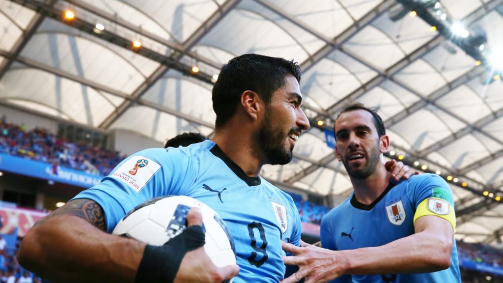 En un discreto partido, Suárez le entregó la clasificación a Uruguay