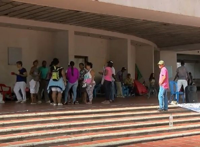 Con protesta en el CAM, familias de Brisas del Cauca piden reconocimiento municipal