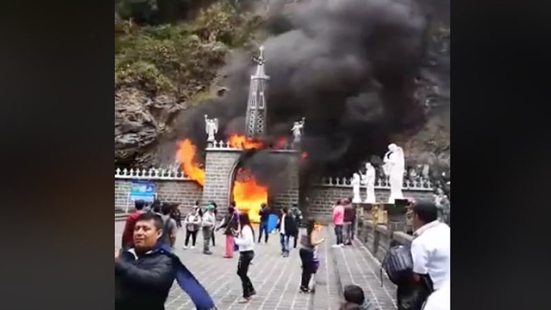 Incendio en cuarto de veladoras provocó pánico a visitantes del Santuario de las Lajas