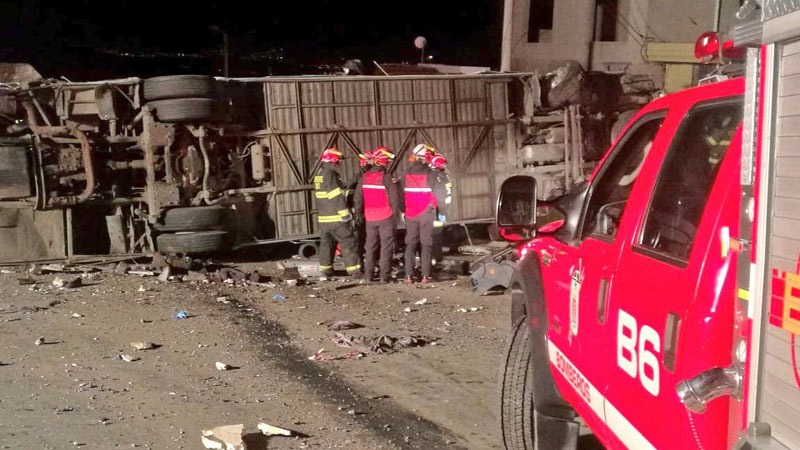 Bus que transportaba pasajeros colombianos se accidentó en Ecuador, hay 24 muertos