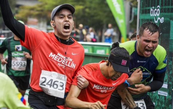 Un atleta falleció y otro fue arrollado por un vehículo en la Maratón de Medellín