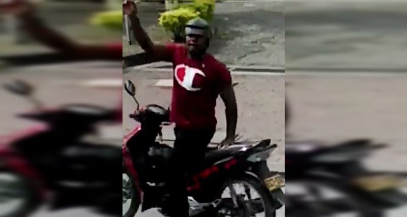Autoridades buscan a motociclista que persiguió bus del Mío para atacarlo a piedra