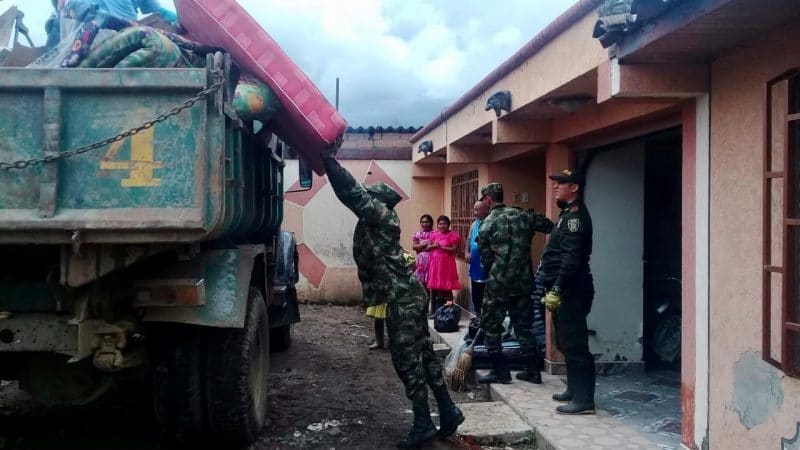 Ejército Nacional brinda apoyo humanitario a damnificados de El Dovio, Valle