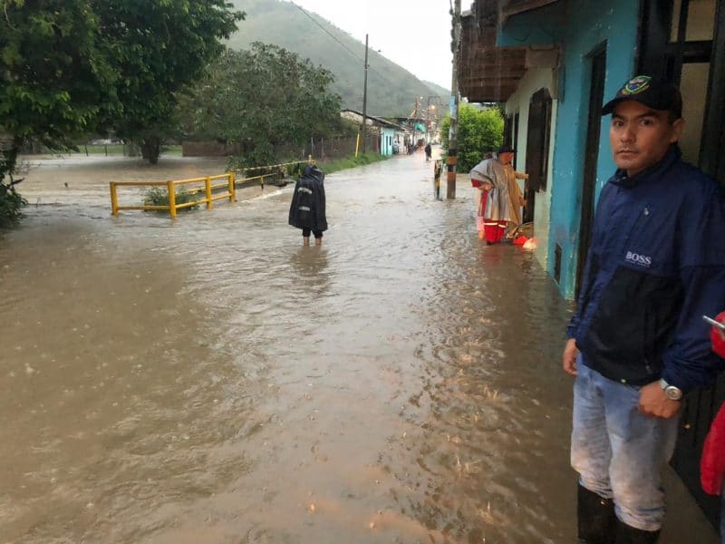 Emergencia por desbordamiento de ríos e inundaciones en El Dovio, norte del Valle