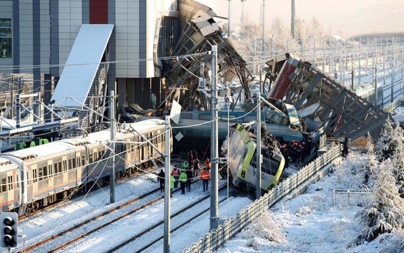 Al menos 9 muertos y 47 heridos tras accidente ferroviario en Ankara, Turquía