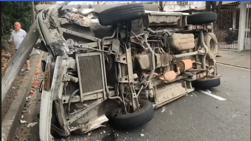 Accidente de ambulancia en el norte de Cali dejó dos personas heridas