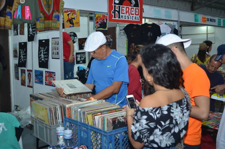 Primer día del Encuentro de Melómanos y Coleccionistas en imágenes