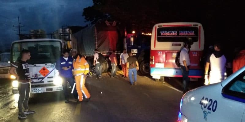 Aparatoso accidente de tránsito dejó diez personas heridas en vía Buga - Yotoco