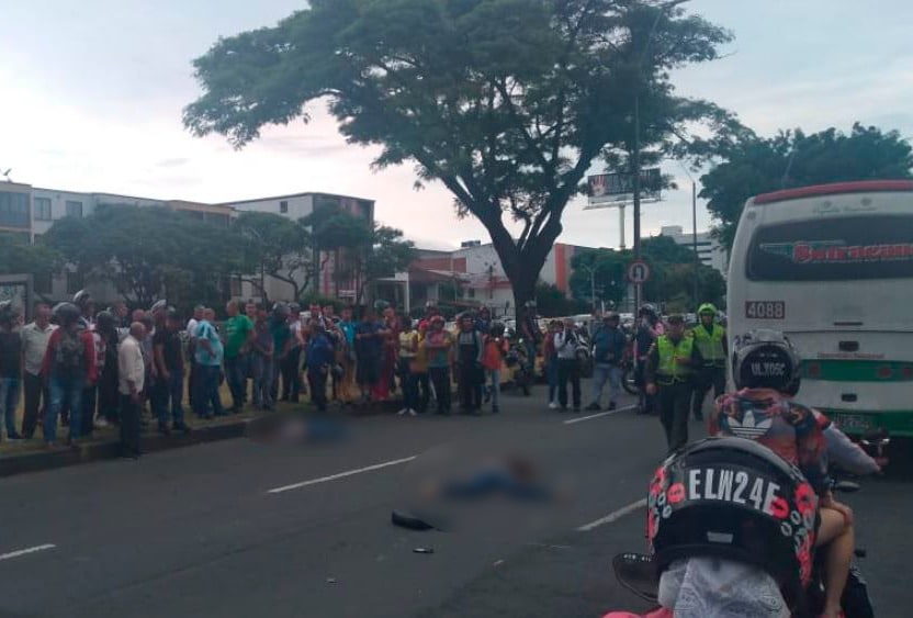 Dos mujeres murieron tras ser atropelladas por una camioneta en la Autopista Sur con 50