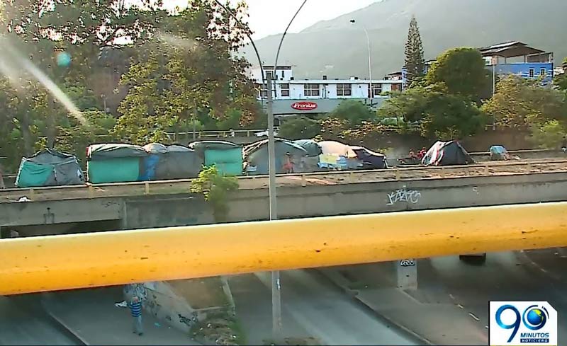 Ferrocarril del Pacífico está varado en el Valle por presencia de venezolanos en las vías
