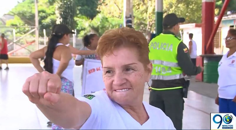 Mujeres en Cali aprenden técnicas en defensa personal para evitar agresiones físicas