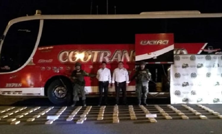 Interceptan en Cauca a “narcobus” que transportaba cocanía hacia Ecuador